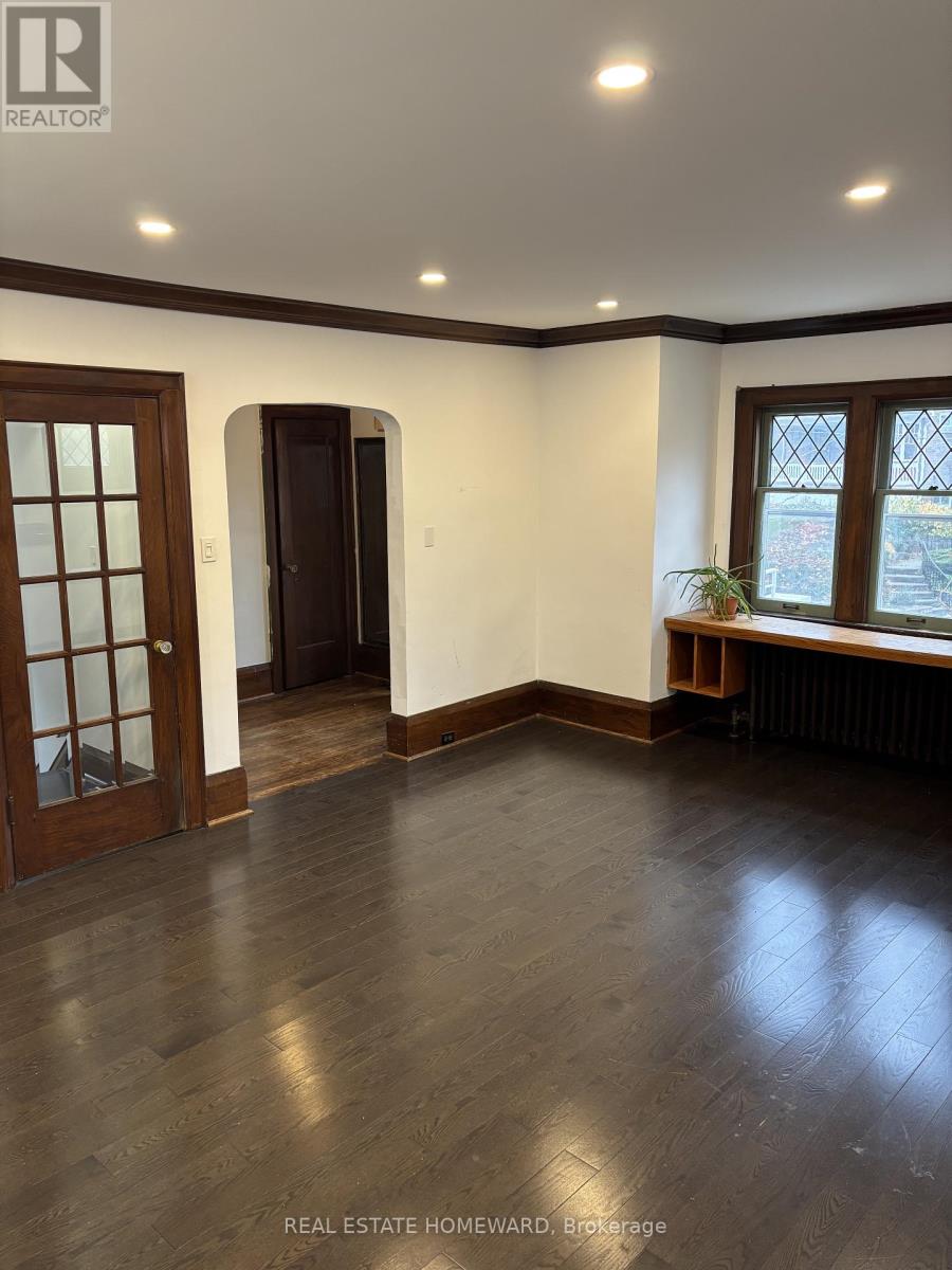 95 Glendonwynne Road, Toronto, Ontario  M6P 3E7 - Photo 9 - W12505994