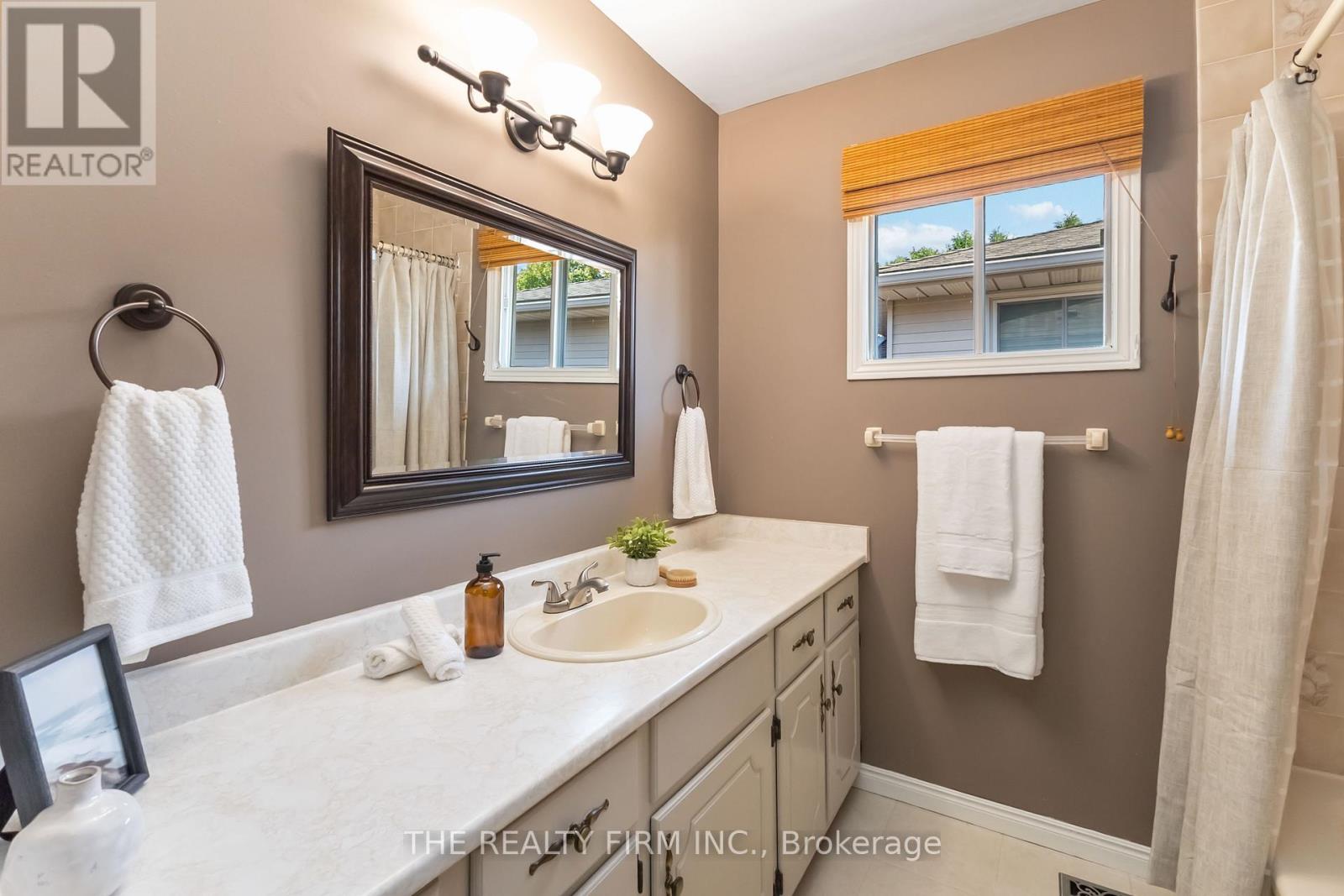 1060 Guildwood Boulevard, London North, Ontario  N6H 4G5 - Photo 22 - X12506030