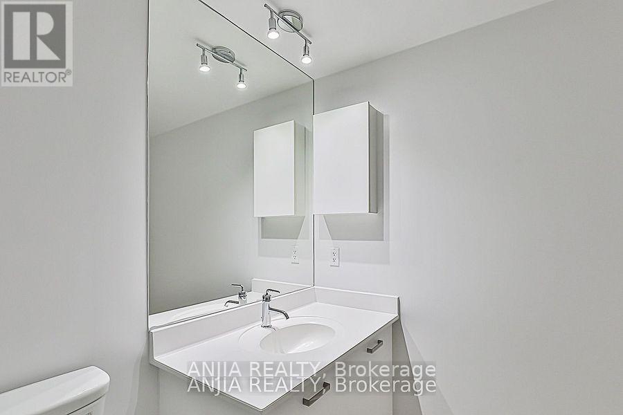 4202 - 832 Bay Street, Toronto, Ontario  M5S 1Z6 - Photo 8 - C12506052