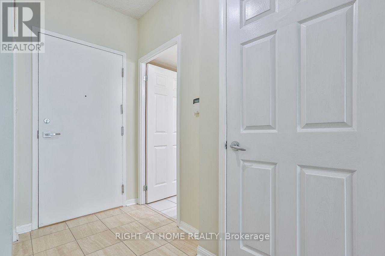 918 - 230 Queens Quay W, Toronto, Ontario  M5J 2Y7 - Photo 3 - C12506062