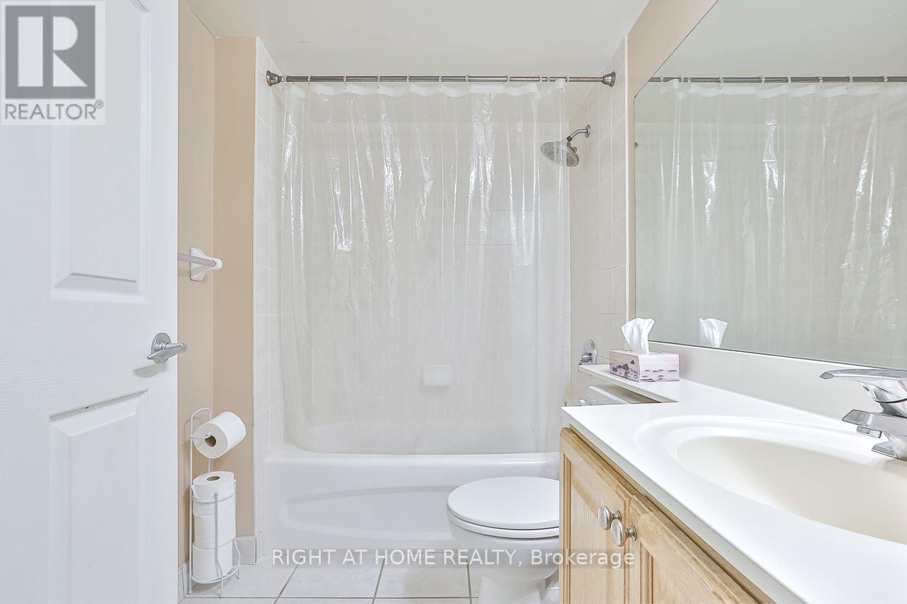 918 - 230 Queens Quay W, Toronto, Ontario  M5J 2Y7 - Photo 4 - C12506062