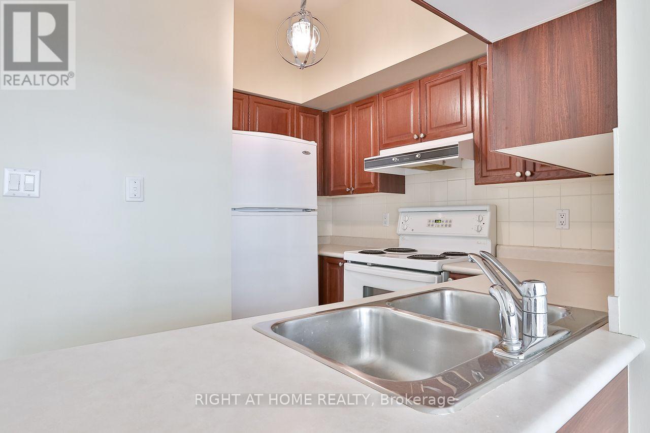 918 - 230 Queens Quay W, Toronto, Ontario  M5J 2Y7 - Photo 6 - C12506062