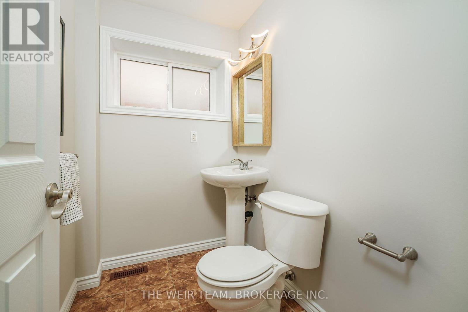 157 Ferris Road, Toronto, Ontario  M4B 1G7 - Photo 9 - E12506008