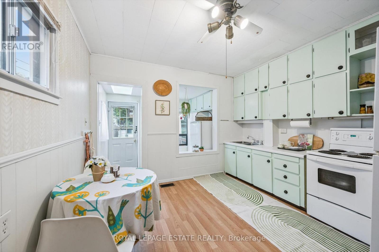 335 Craven Road N, Toronto, Ontario  M4L 2Z5 - Photo 16 - E12506044