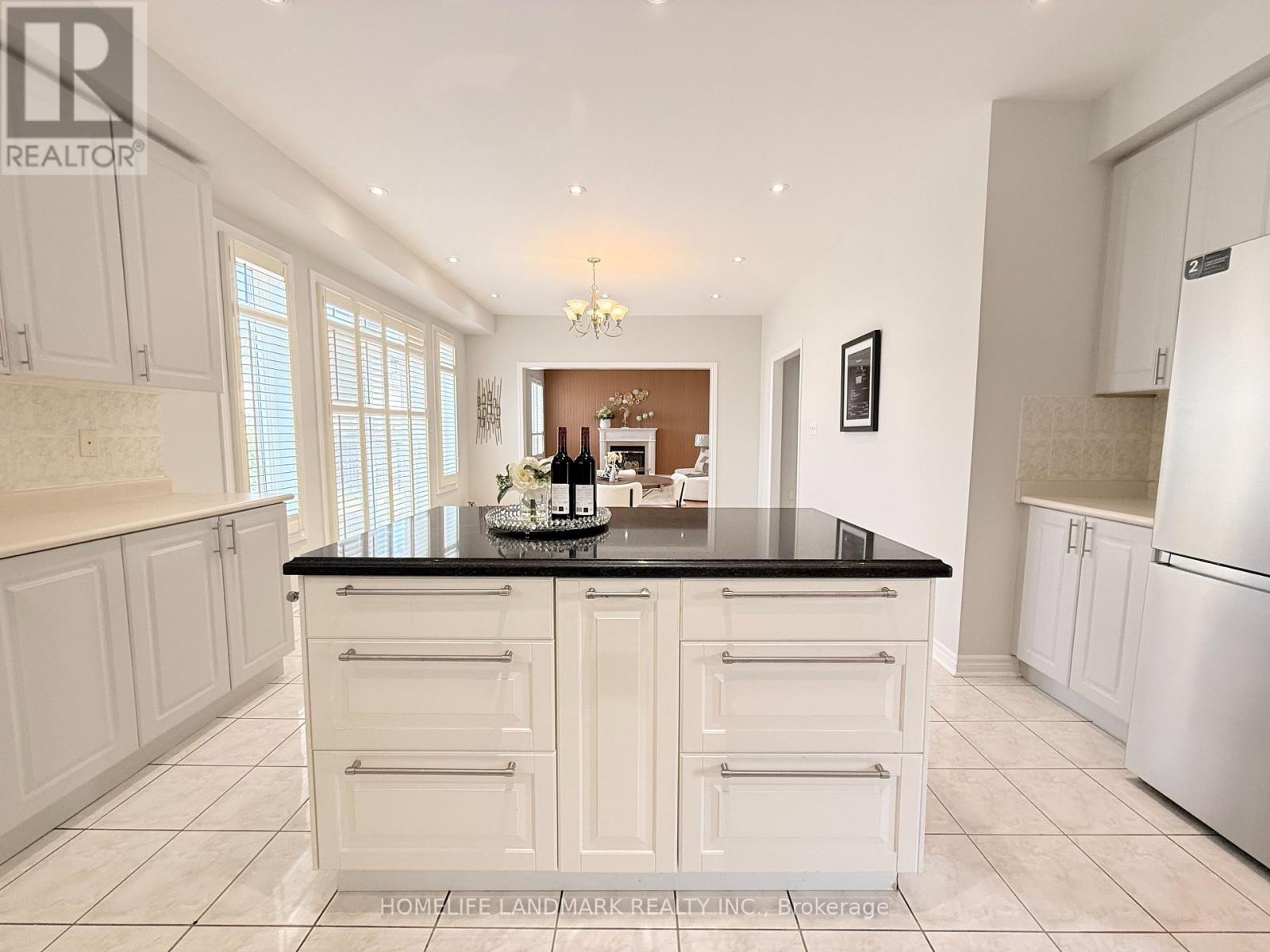 18 The Queensway, Barrie, Ontario  L4M 7H6 - Photo 15 - S12506036