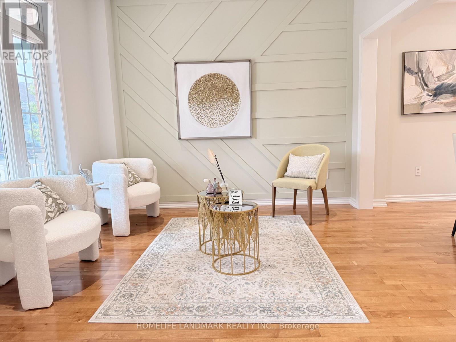 18 The Queensway, Barrie, Ontario  L4M 7H6 - Photo 3 - S12506036