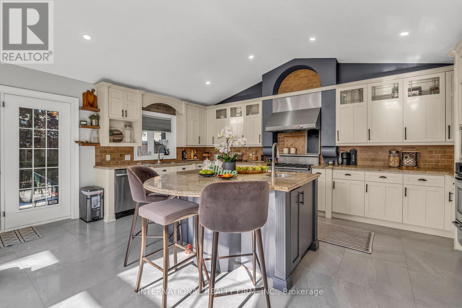 1049 Indian Road, Mississauga, Ontario  L5H 1R6 - Photo 11 - W12506016