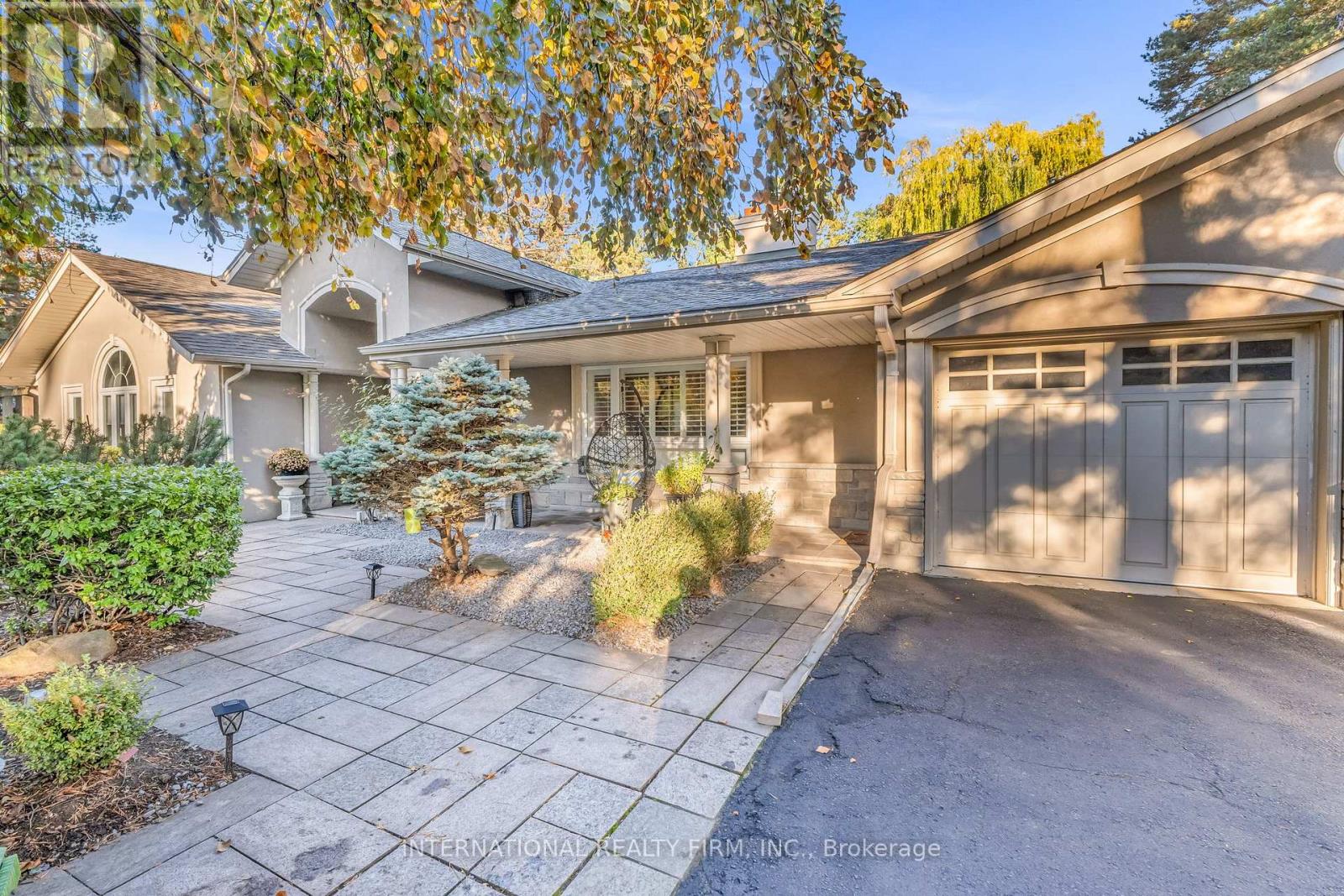 1049 Indian Road, Mississauga, Ontario  L5H 1R6 - Photo 2 - W12506016