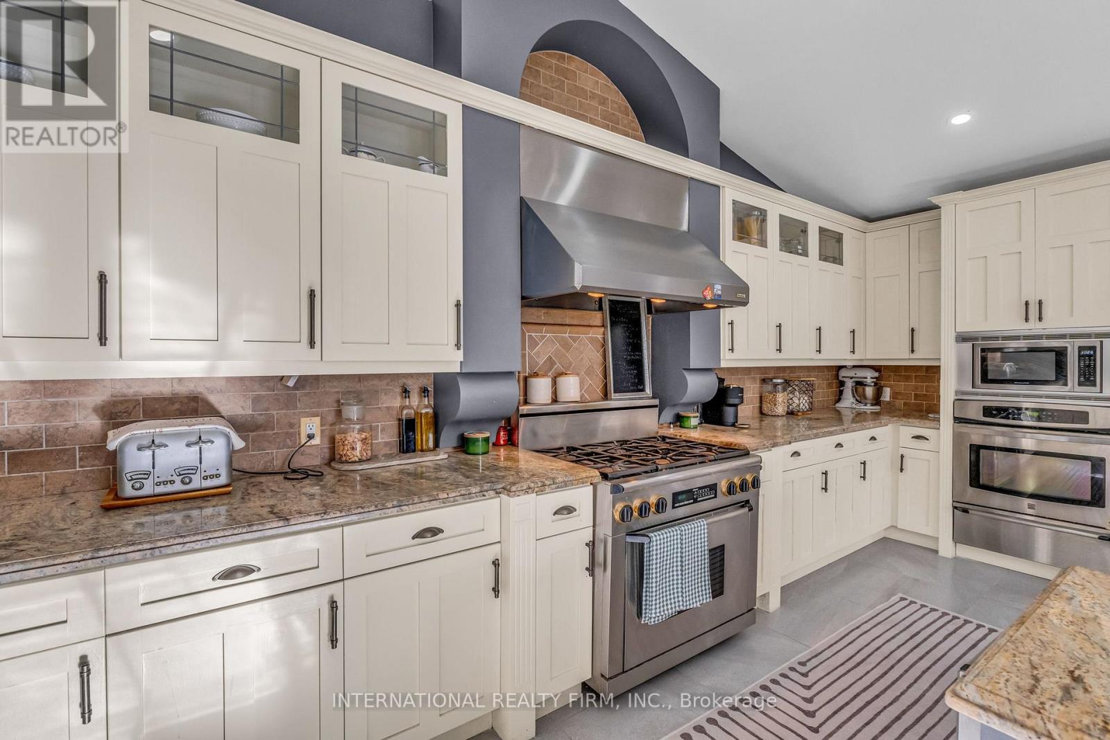 1049 Indian Road, Mississauga, Ontario  L5H 1R6 - Photo 49 - W12506016