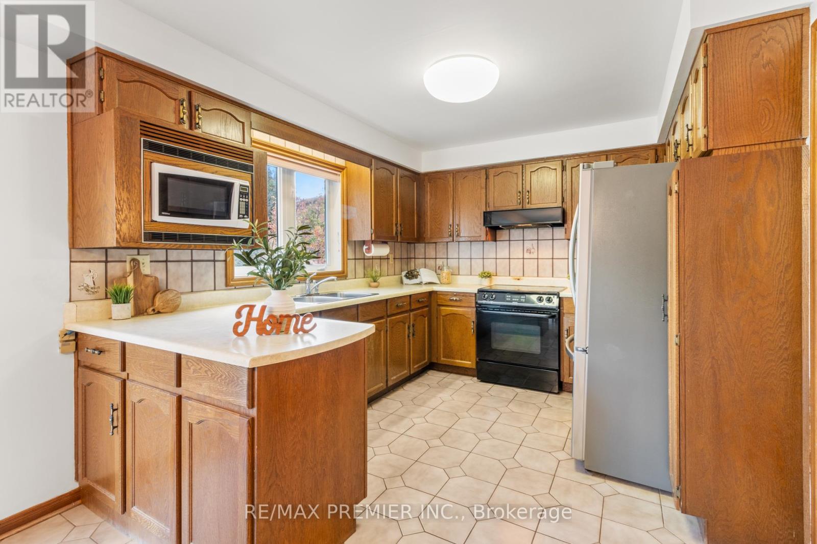 180 Benjamin Boake Trail, Toronto, Ontario  M3J 3C4 - Photo 10 - W12506038