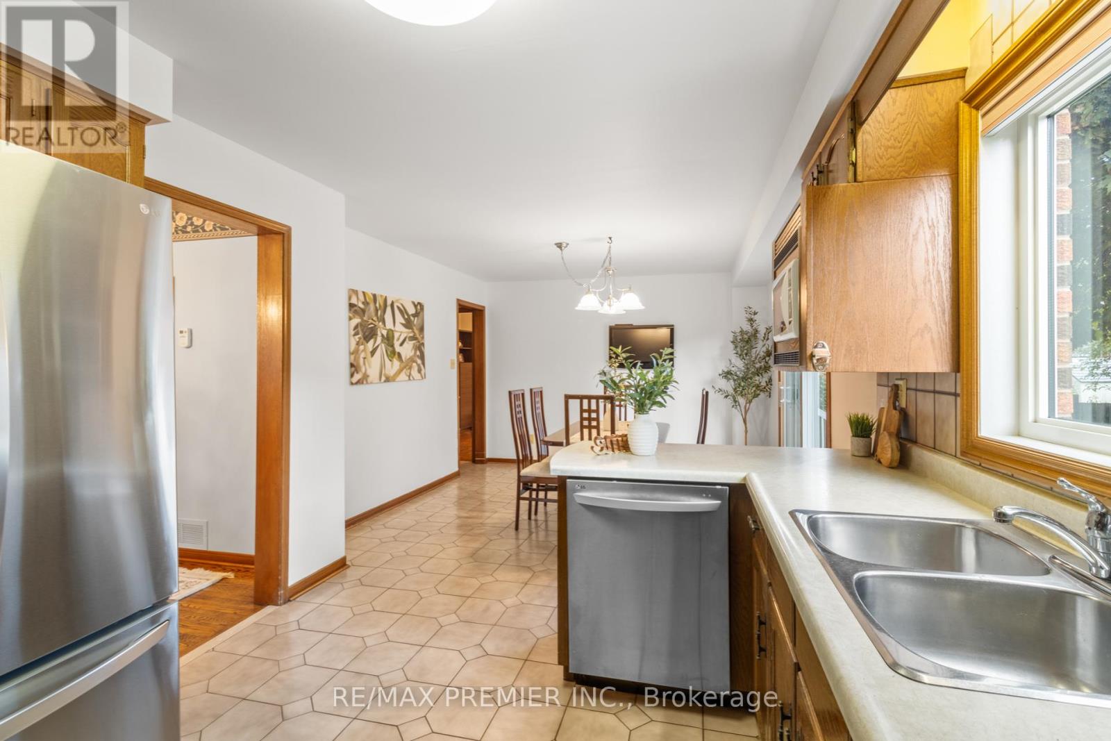 180 Benjamin Boake Trail, Toronto, Ontario  M3J 3C4 - Photo 11 - W12506038