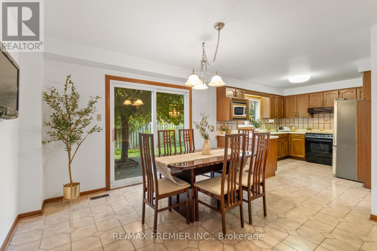 180 Benjamin Boake Trail, Toronto, Ontario  M3J 3C4 - Photo 13 - W12506038