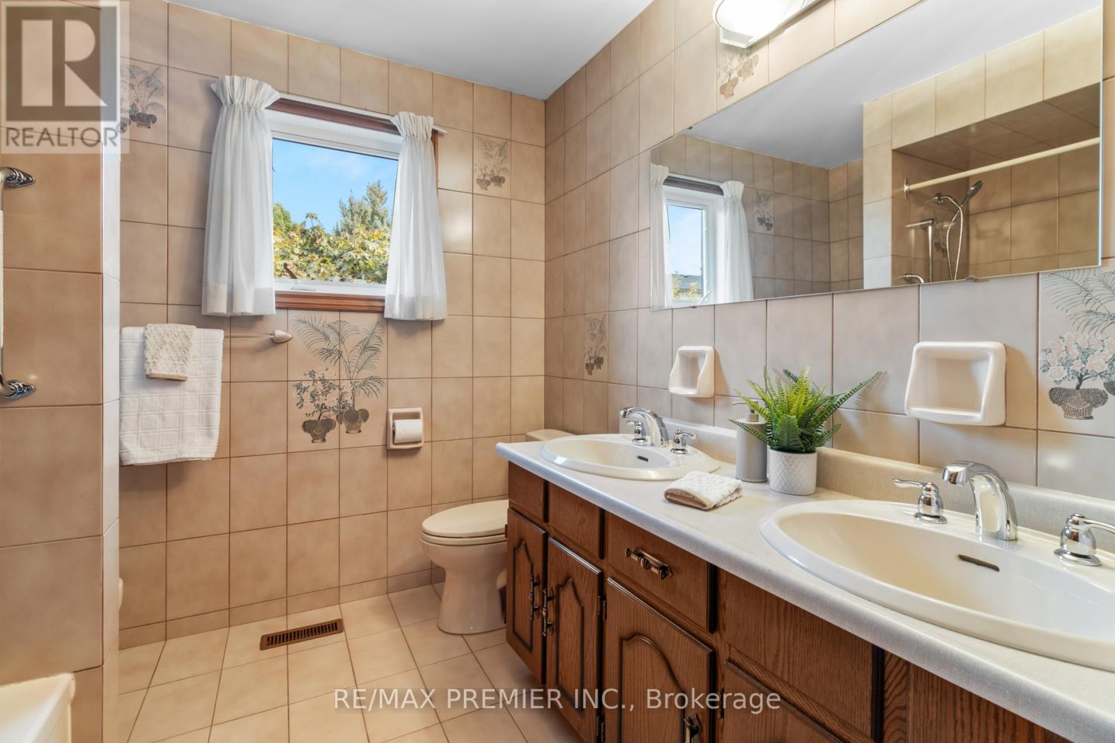 180 Benjamin Boake Trail, Toronto, Ontario  M3J 3C4 - Photo 24 - W12506038