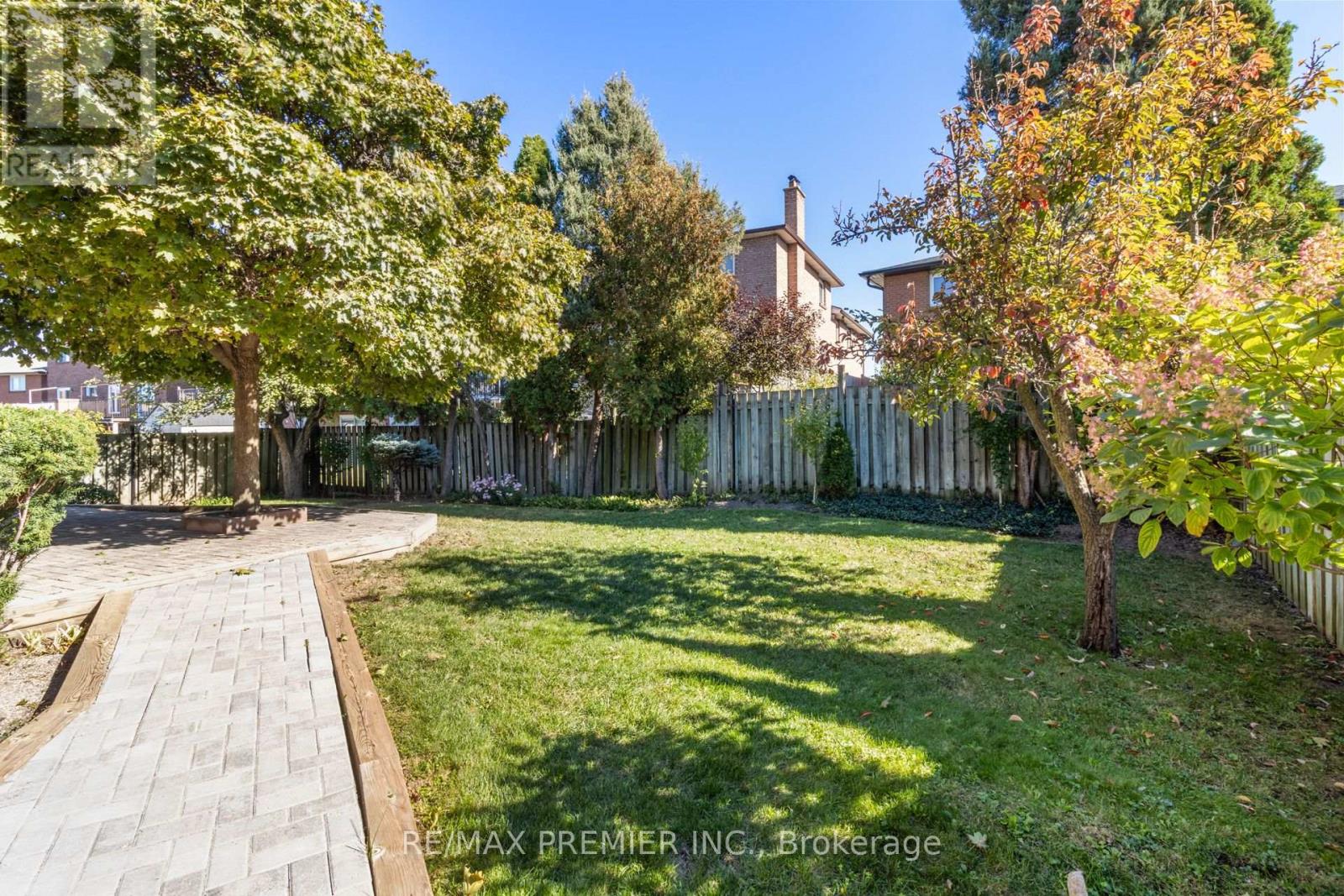 180 Benjamin Boake Trail, Toronto, Ontario  M3J 3C4 - Photo 33 - W12506038