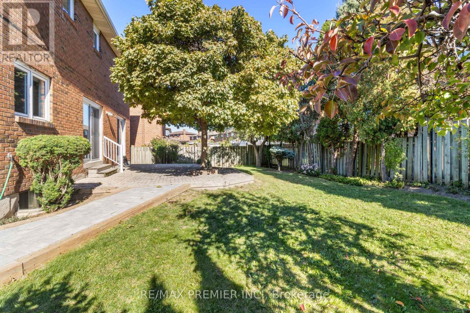 180 Benjamin Boake Trail, Toronto, Ontario  M3J 3C4 - Photo 34 - W12506038