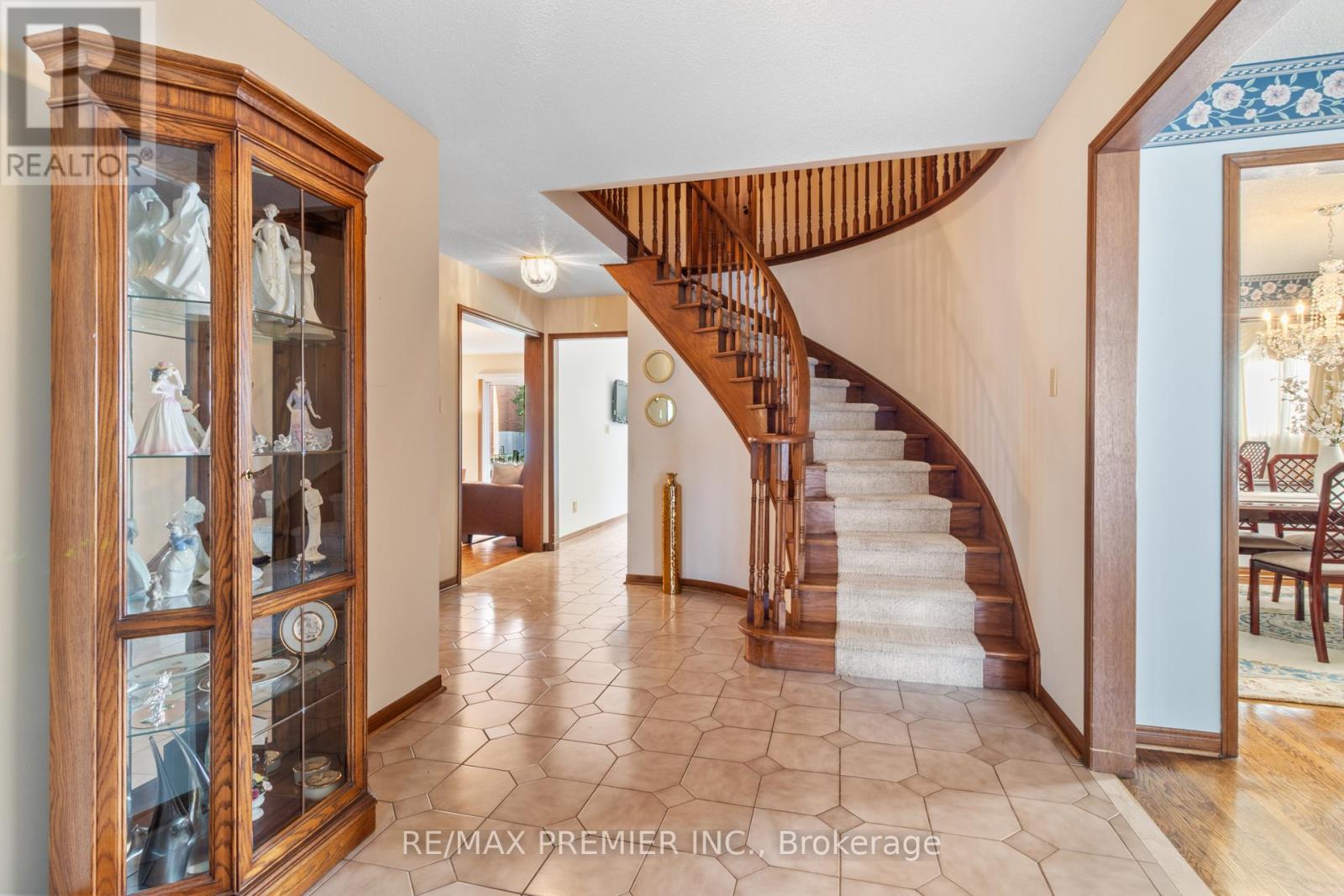 180 Benjamin Boake Trail, Toronto, Ontario  M3J 3C4 - Photo 4 - W12506038