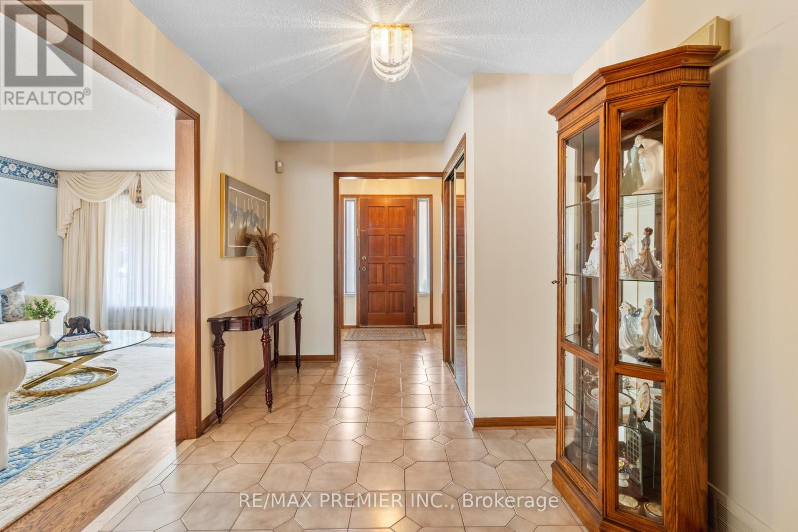 180 Benjamin Boake Trail, Toronto, Ontario  M3J 3C4 - Photo 5 - W12506038