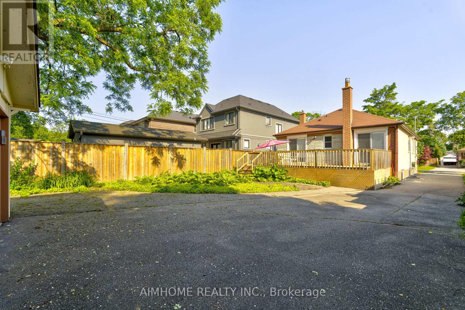 97 Edgecroft Road, Toronto, Ontario  M8Z 2C2 - Photo 10 - W12506064