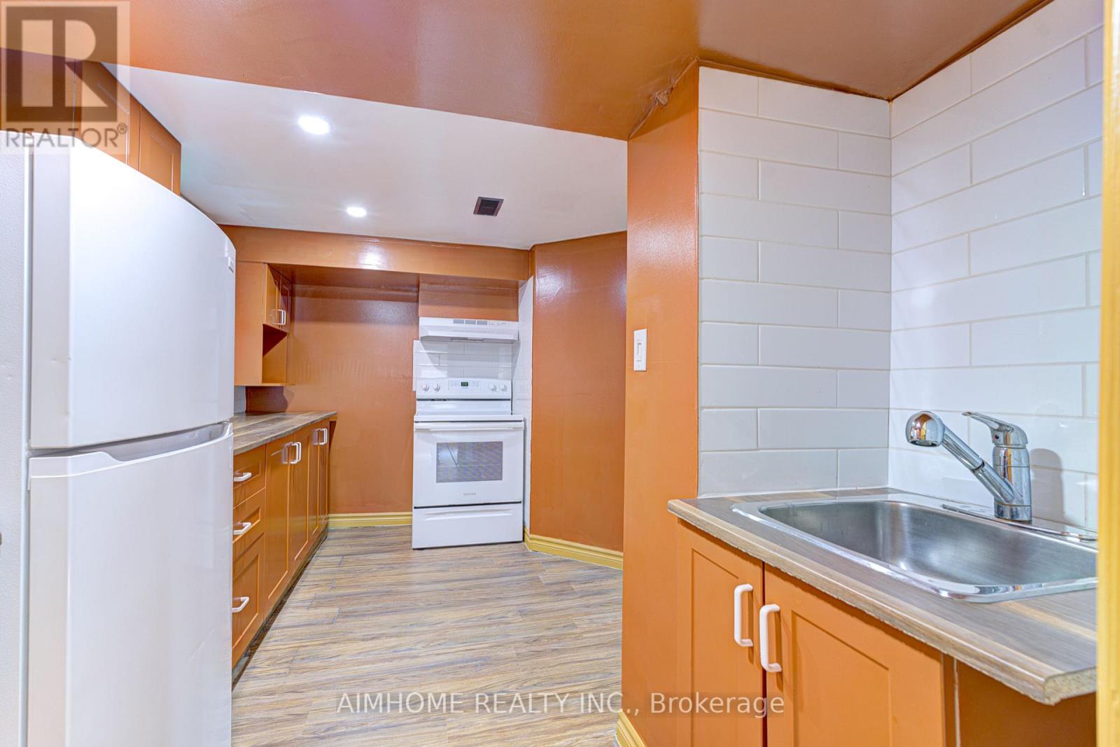 97 Edgecroft Road, Toronto, Ontario  M8Z 2C2 - Photo 30 - W12506064