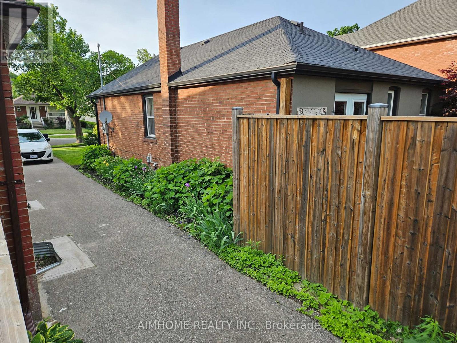 97 Edgecroft Road, Toronto, Ontario  M8Z 2C2 - Photo 45 - W12506064