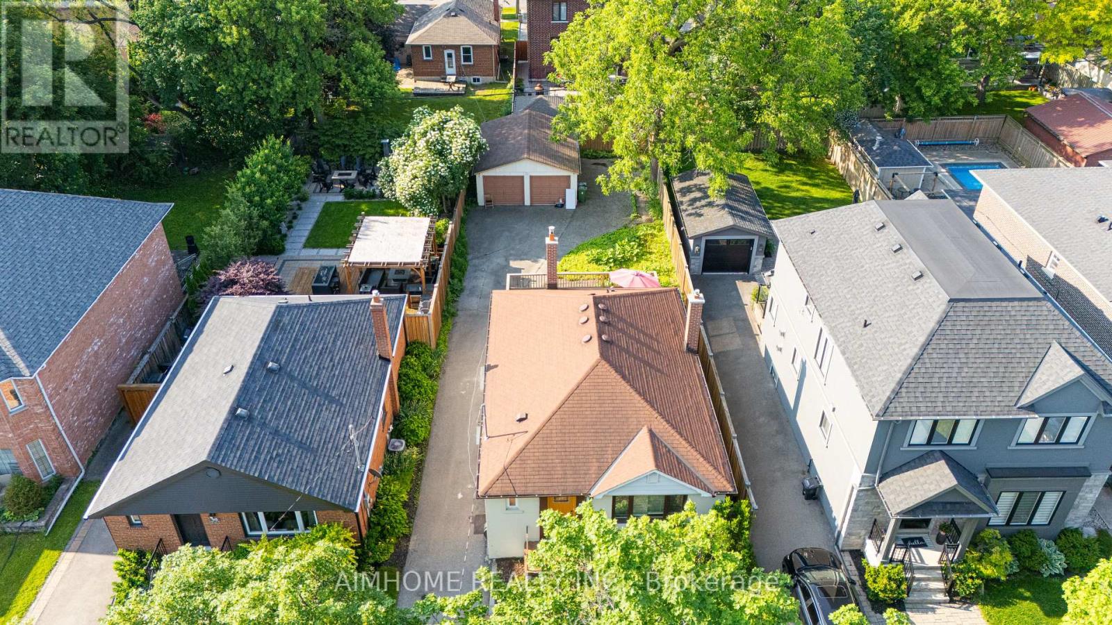 97 Edgecroft Road, Toronto, Ontario  M8Z 2C2 - Photo 5 - W12506064