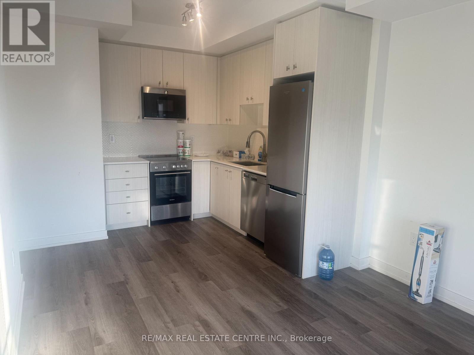 2710 - 15 Wellington Street S, Kitchener, Ontario  N2G 0E4 - Photo 6 - X12506024