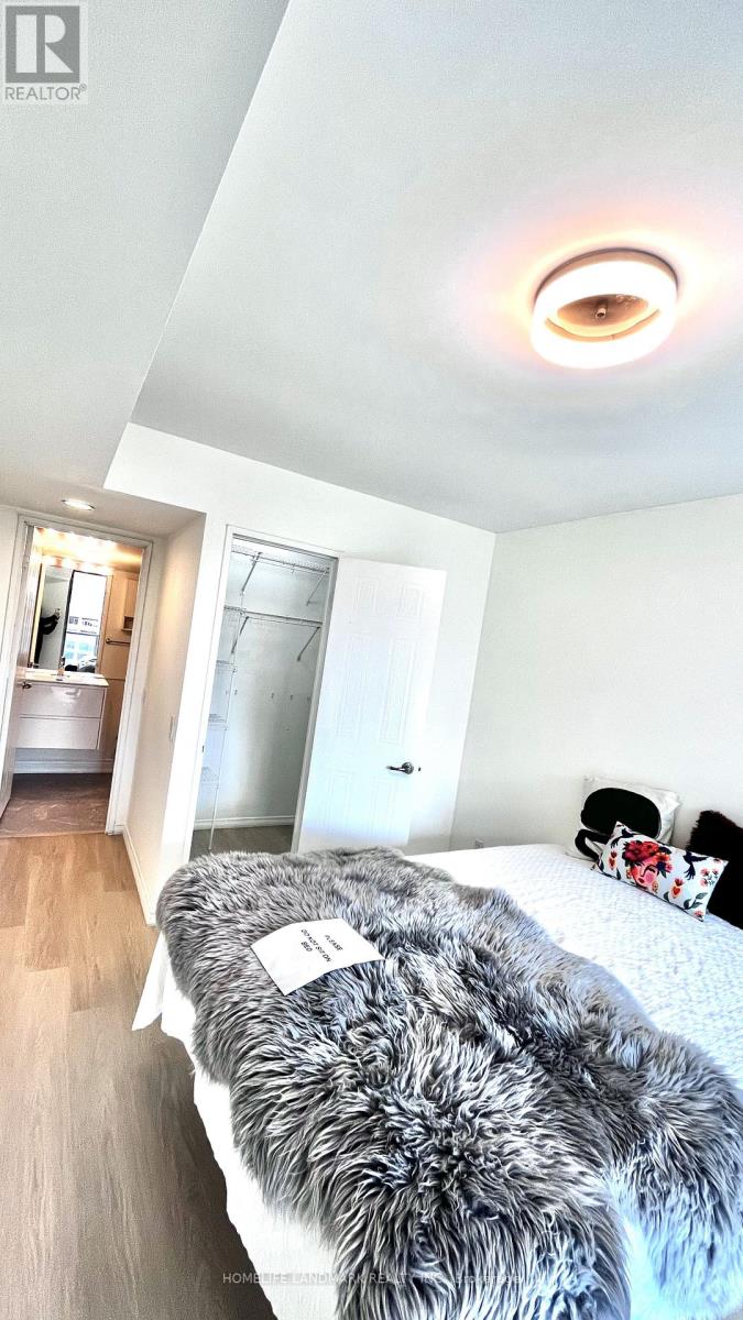 2205 - 750 Bay Street, Toronto, Ontario  M5G 1N6 - Photo 14 - C12501222