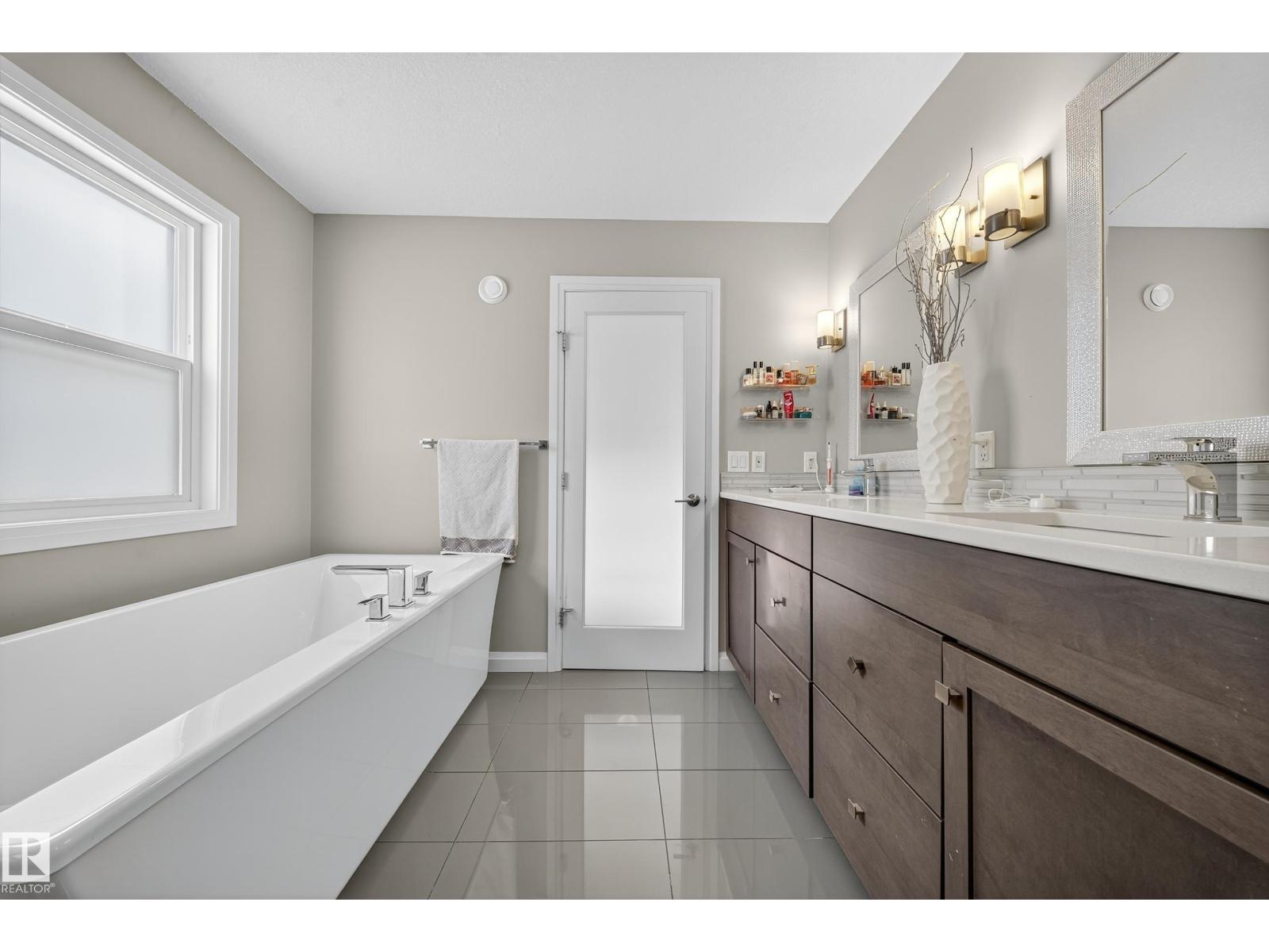 1377 Secord Landing Ld Nw Nw, Edmonton, Alberta  T5T 5W7 - Photo 35 - E4464624