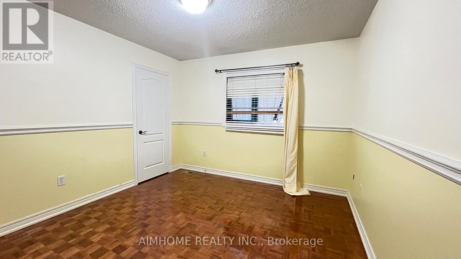 Main And Upper - 881 Knotty Pine Grove, Mississauga, Ontario  L5W 1K2 - Photo 9 - W12506112