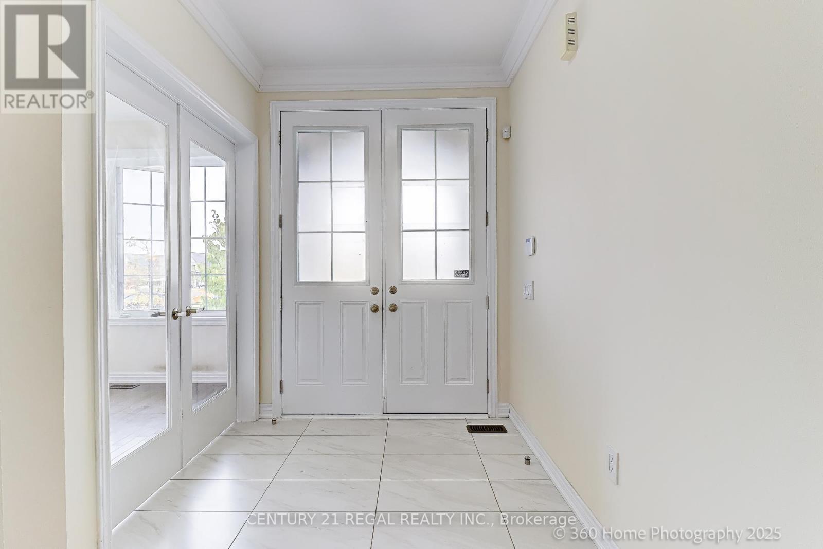 30 Albert Spencer Avenue, Caledon, Ontario  L7C 4G4 - Photo 2 - W12506116