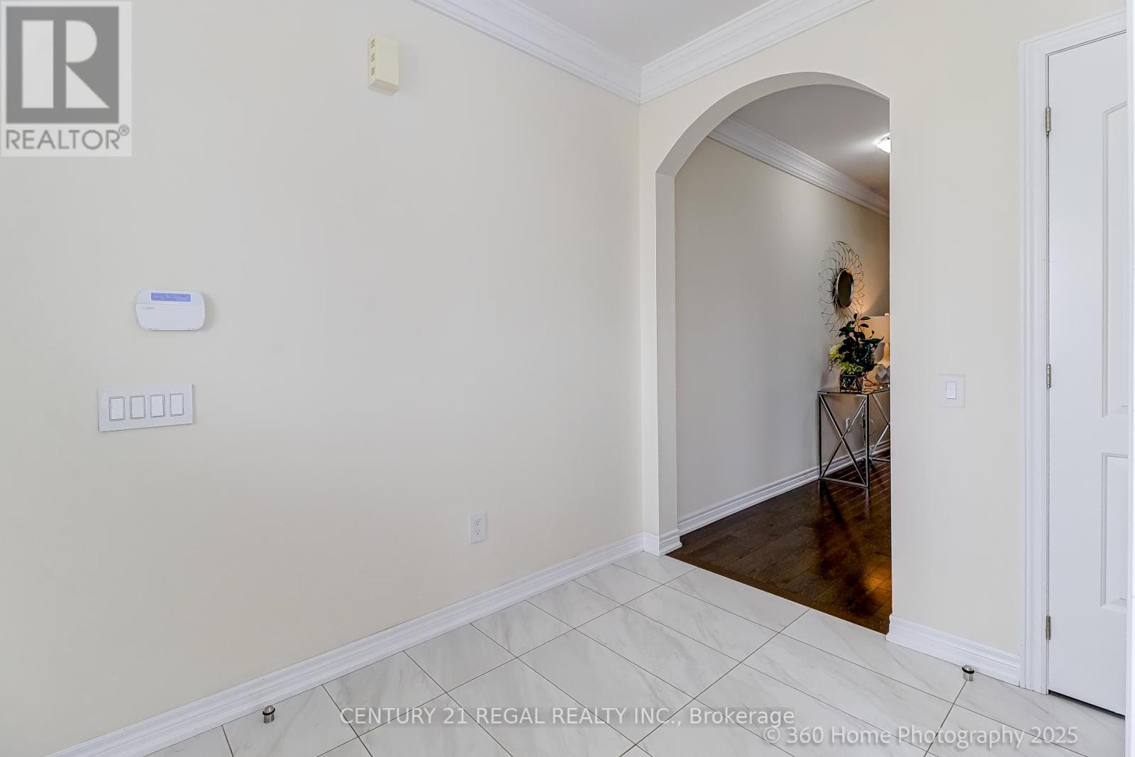 30 Albert Spencer Avenue, Caledon, Ontario  L7C 4G4 - Photo 4 - W12506116