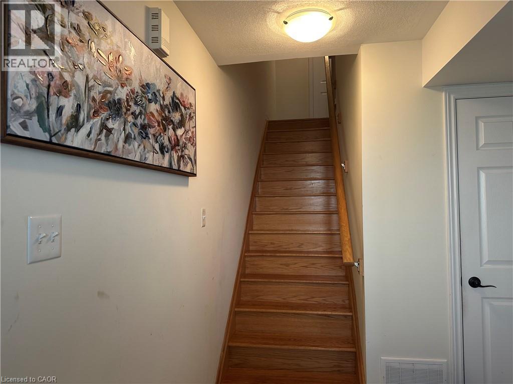 7 Hiscott Drive, Waterdown, Ontario  L8B 0A2 - Photo 4 - 40767045