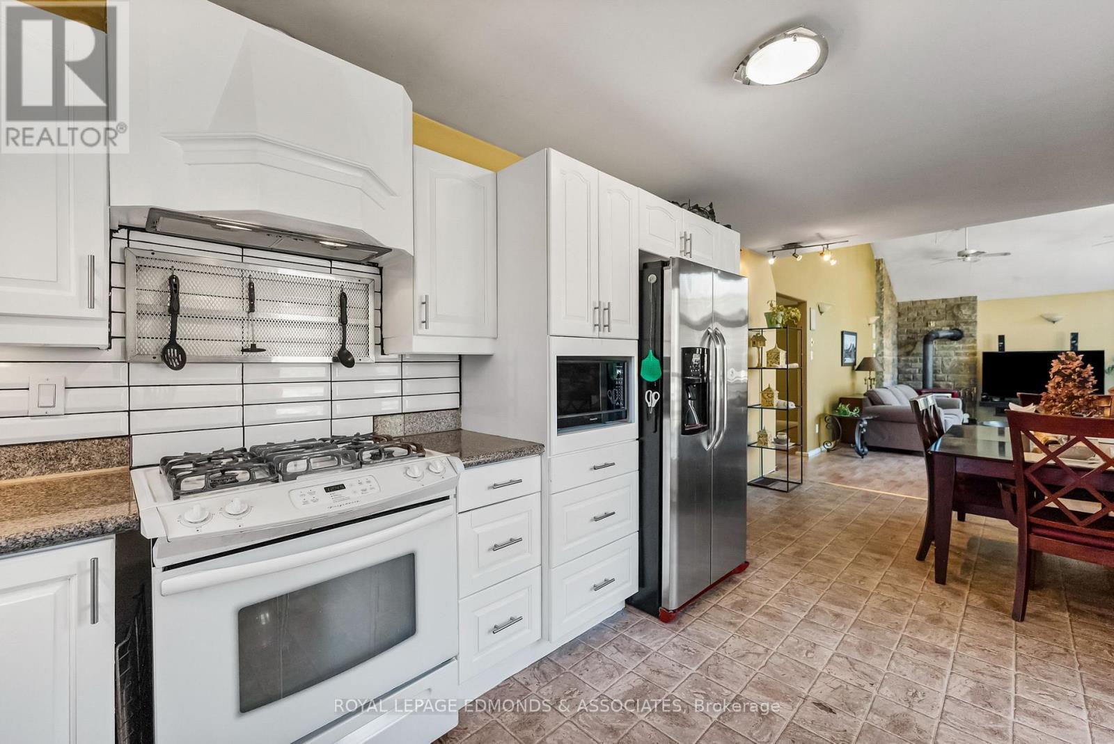 1349 Victoria Street, Petawawa, Ontario  K8H 2E9 - Photo 18 - X12398302