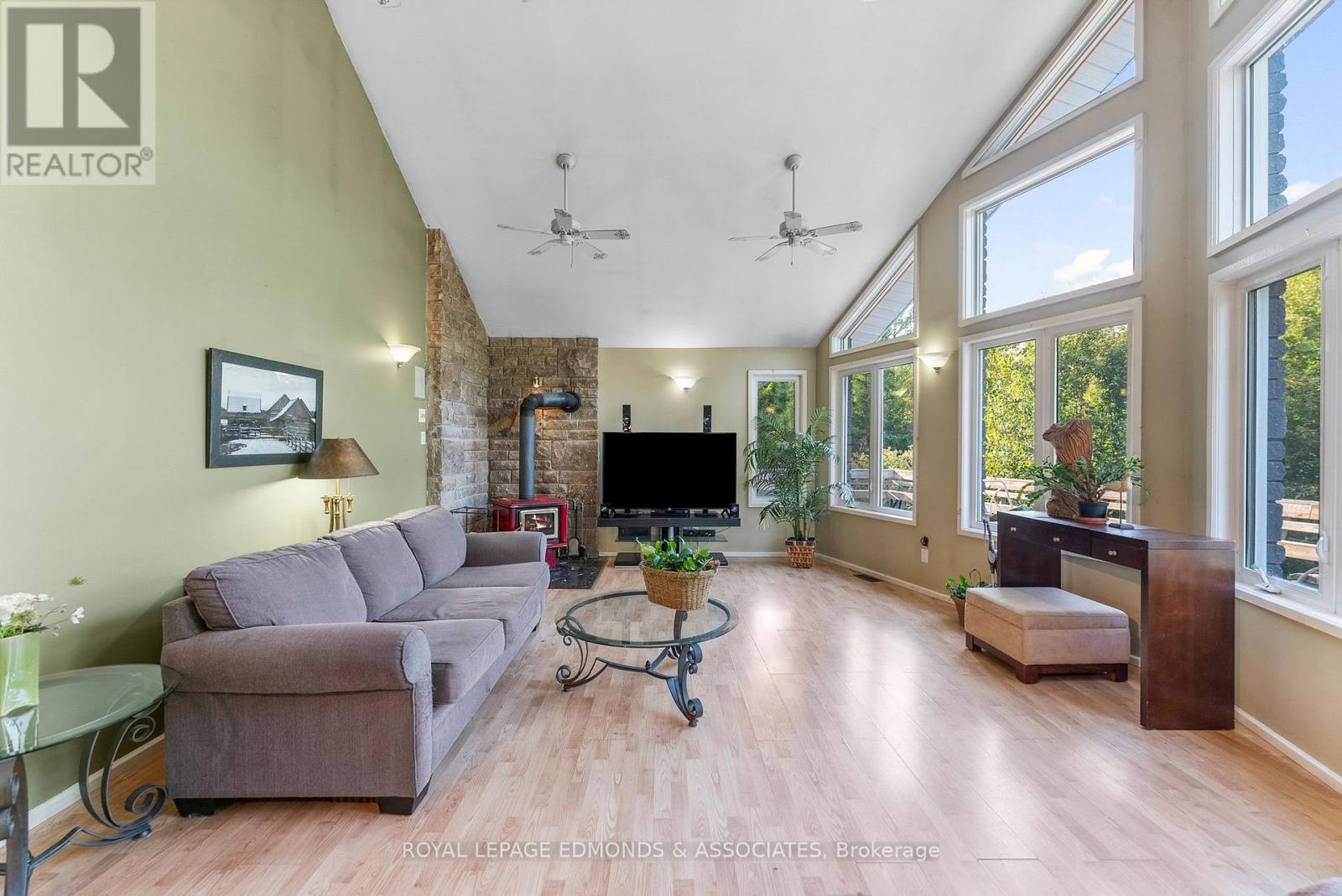 1349 Victoria Street, Petawawa, Ontario  K8H 2E9 - Photo 11 - X12398302