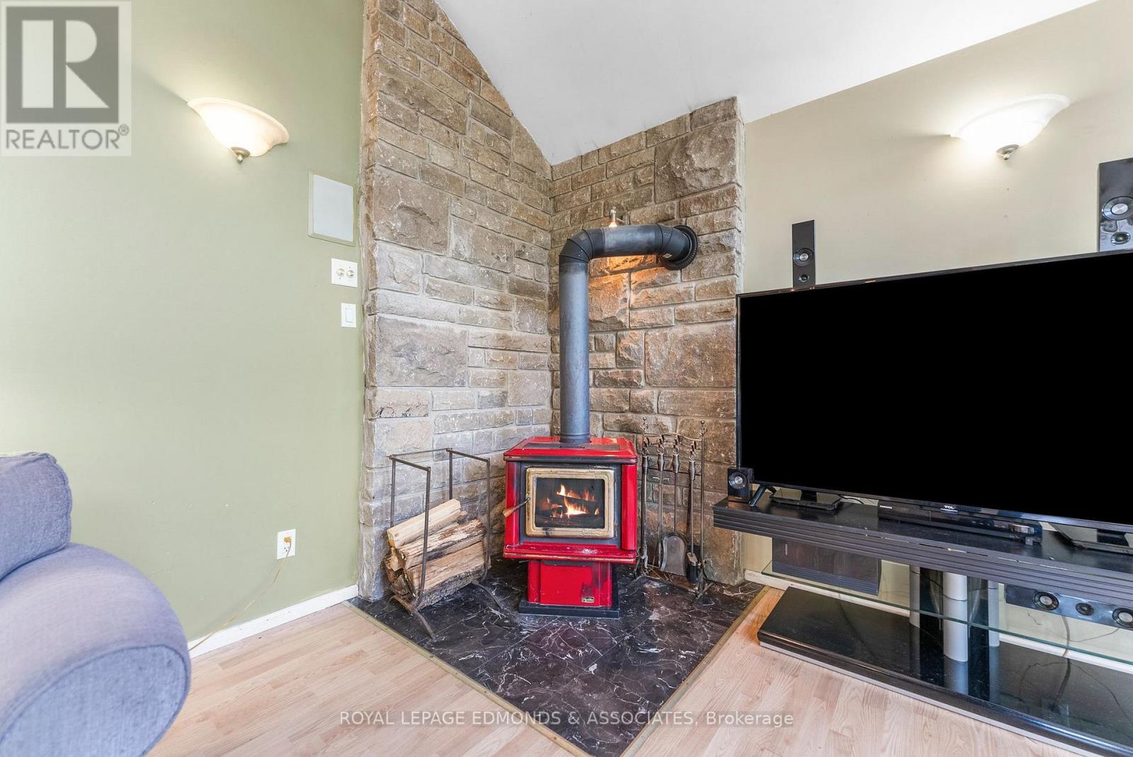 1349 Victoria Street, Petawawa, Ontario  K8H 2E9 - Photo 13 - X12398302