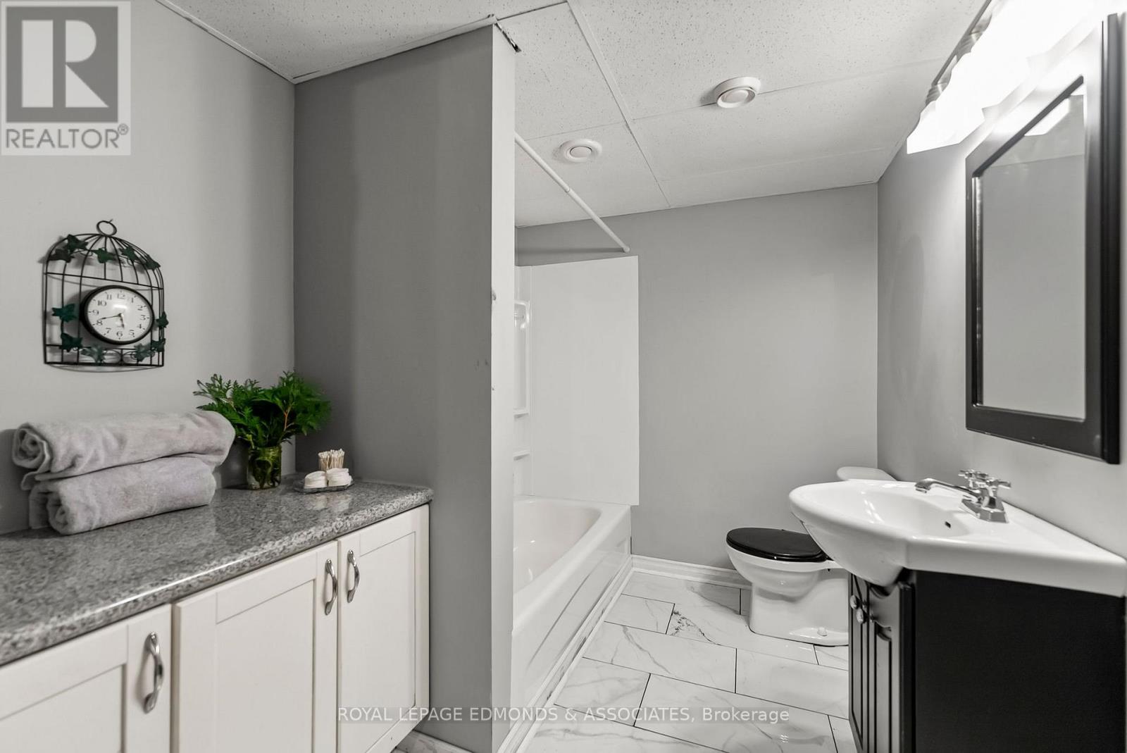 1349 Victoria Street, Petawawa, Ontario  K8H 2E9 - Photo 32 - X12398302