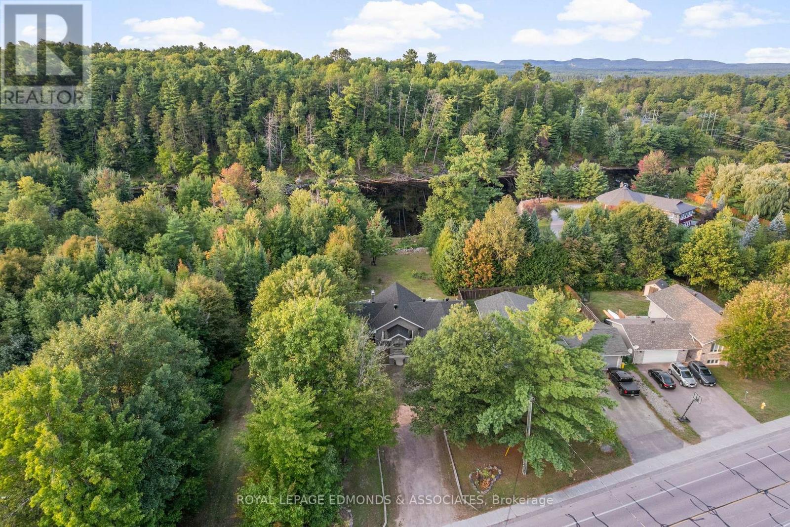 1349 Victoria Street, Petawawa, Ontario  K8H 2E9 - Photo 6 - X12398302