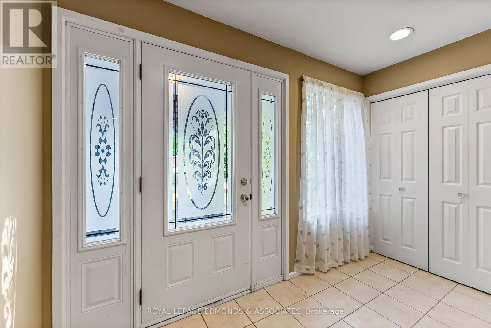 1349 Victoria Street, Petawawa, Ontario  K8H 2E9 - Photo 7 - X12398302