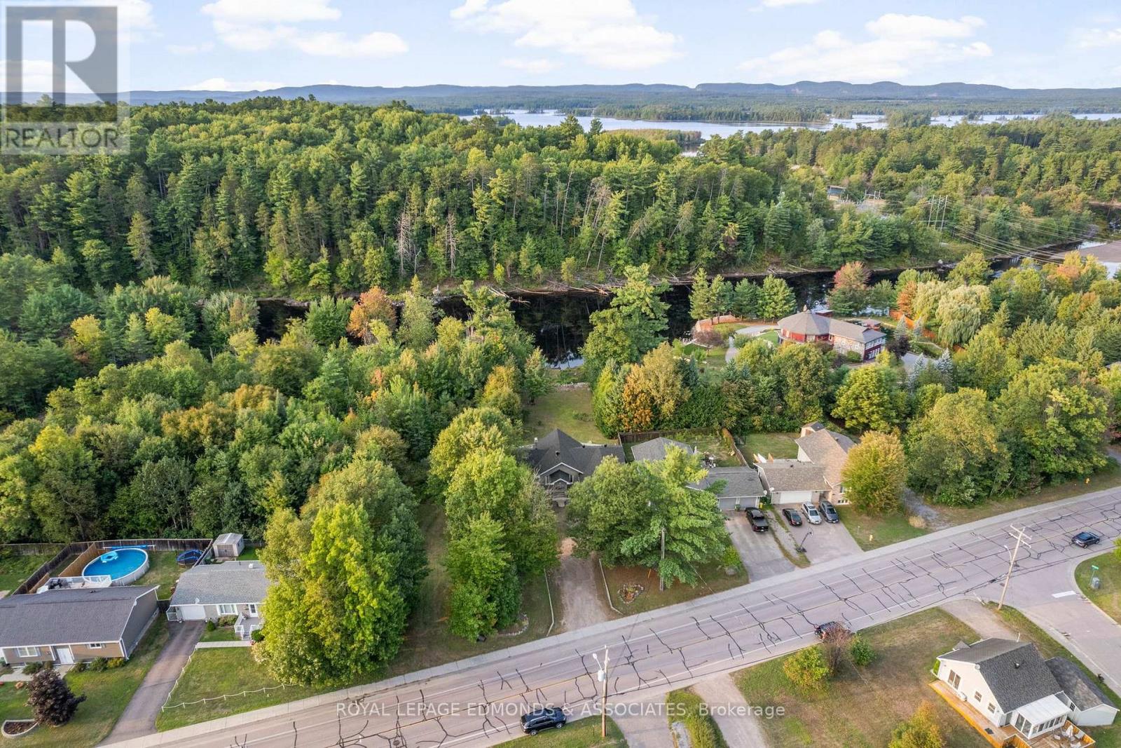 1349 Victoria Street, Petawawa, Ontario  K8H 2E9 - Photo 5 - X12398302