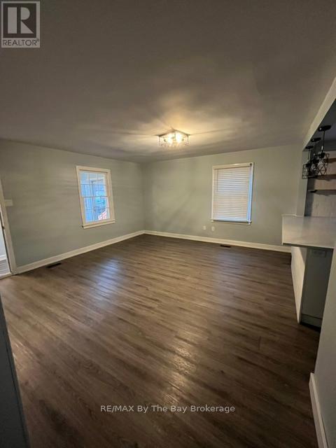 90 Grass Avenue, St. Catharines, Ontario L2R 1T1 - Photo 6 - X12432443