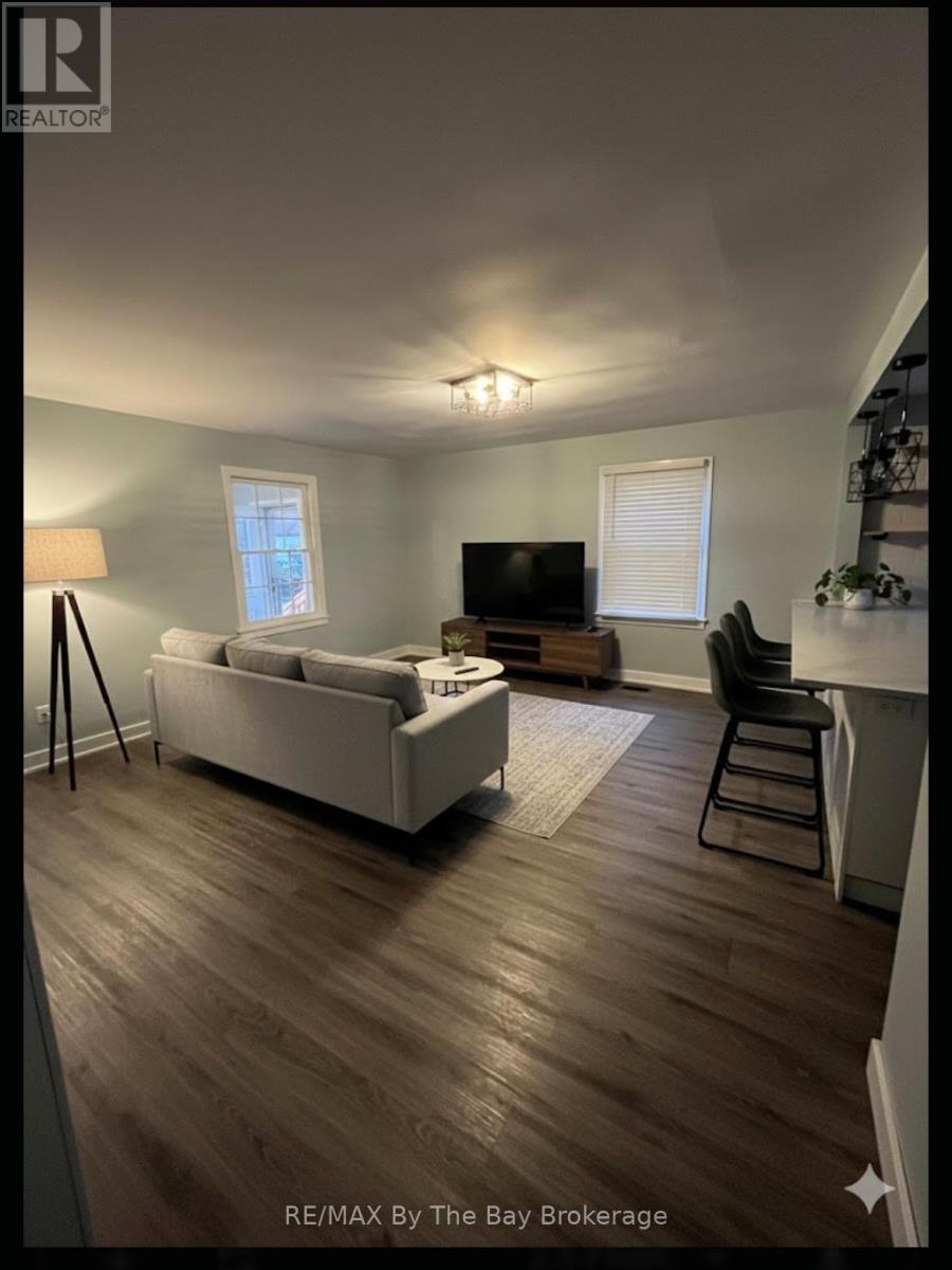 90 Grass Avenue, St. Catharines, Ontario L2R 1T1 - Photo 7 - X12432443