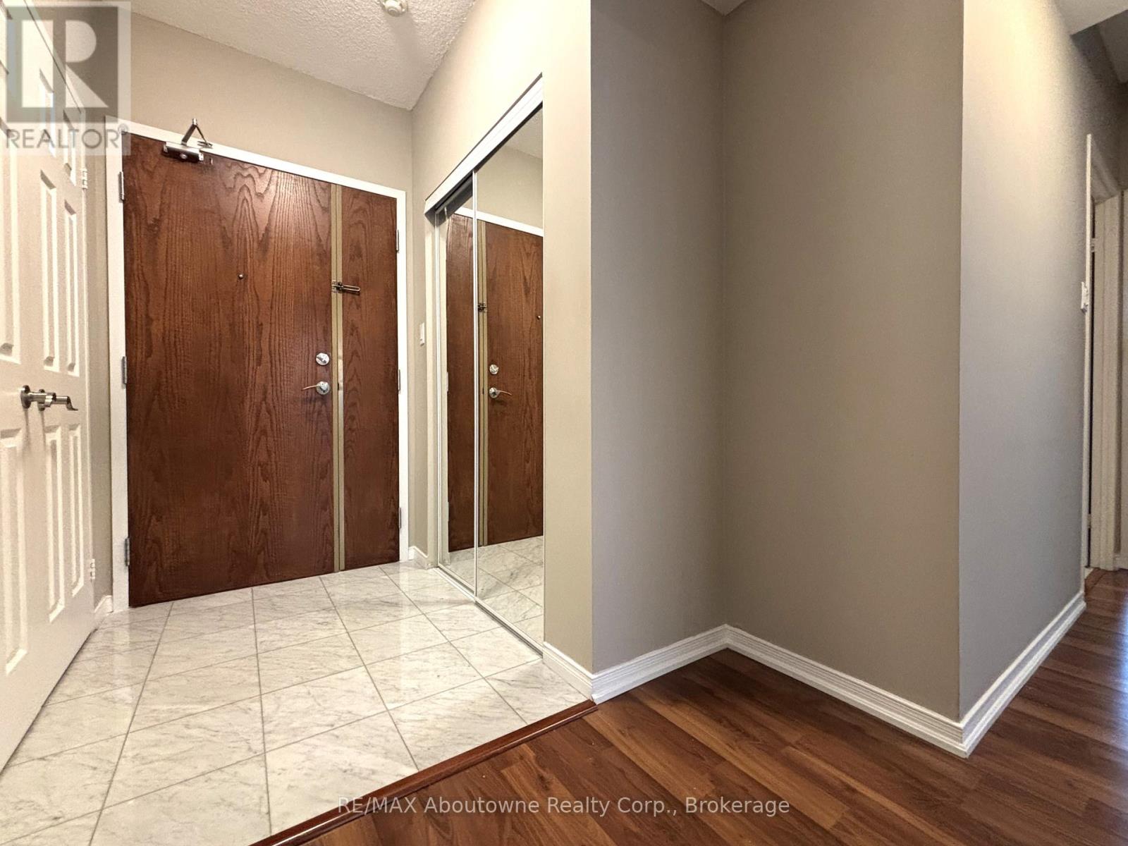 406 - 2511 Lakeshore Road W, Oakville, Ontario  L6L 6L9 - Photo 11 - W12506234