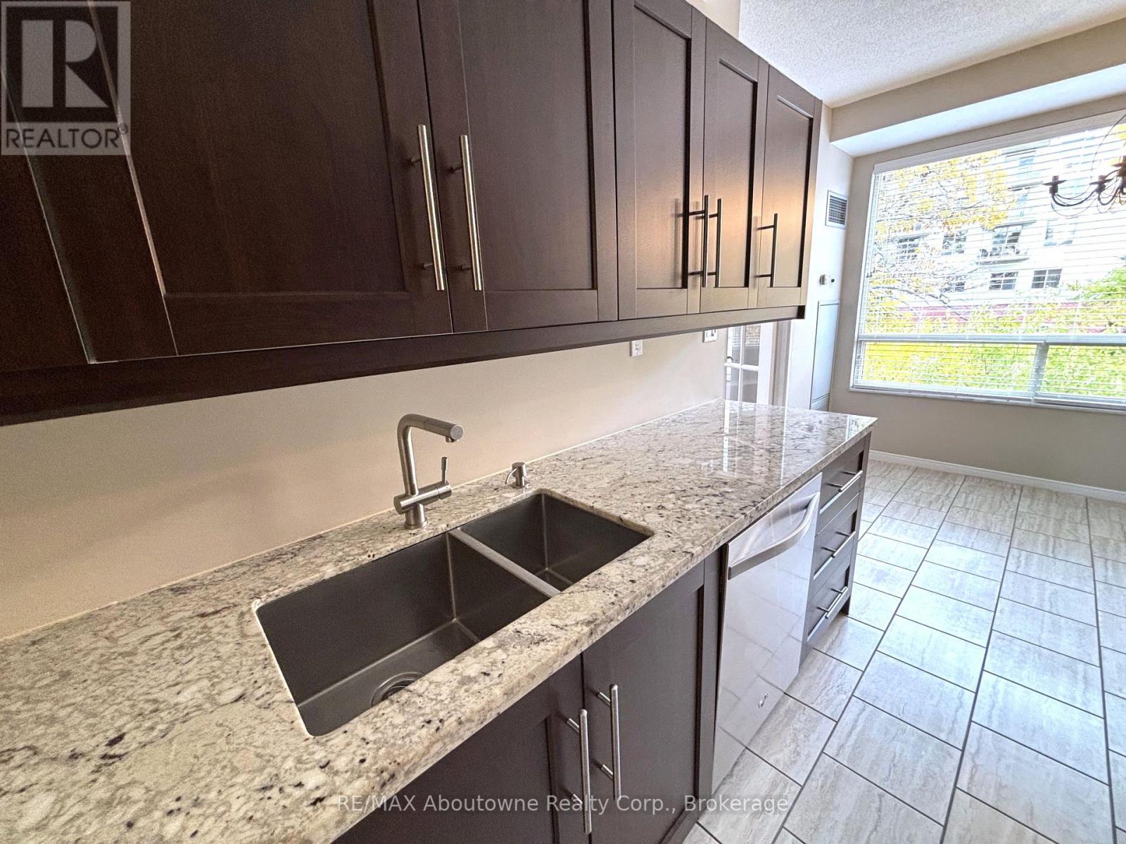 406 - 2511 Lakeshore Road W, Oakville, Ontario  L6L 6L9 - Photo 8 - W12506234