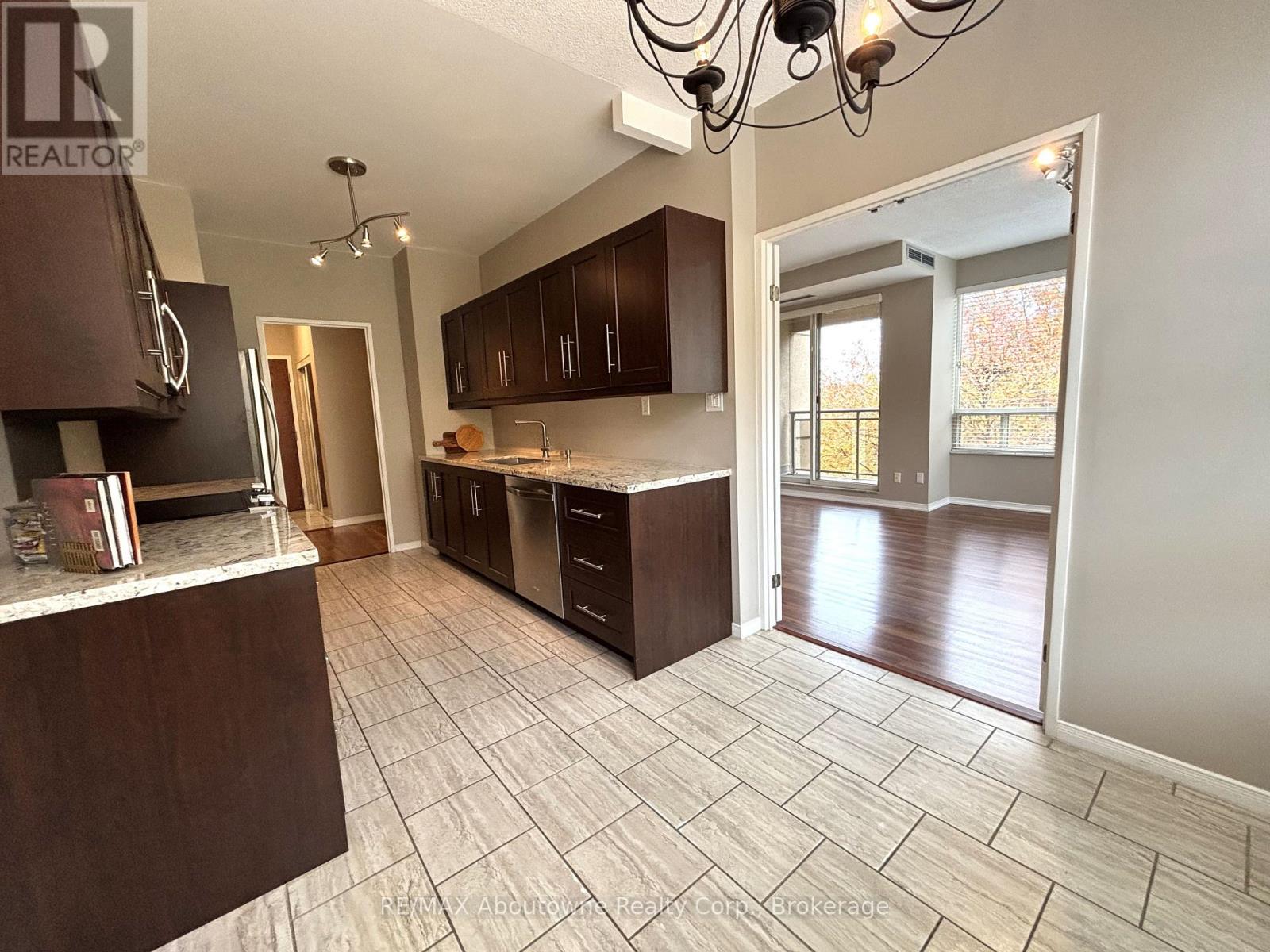 406 - 2511 Lakeshore Road W, Oakville, Ontario  L6L 6L9 - Photo 9 - W12506234