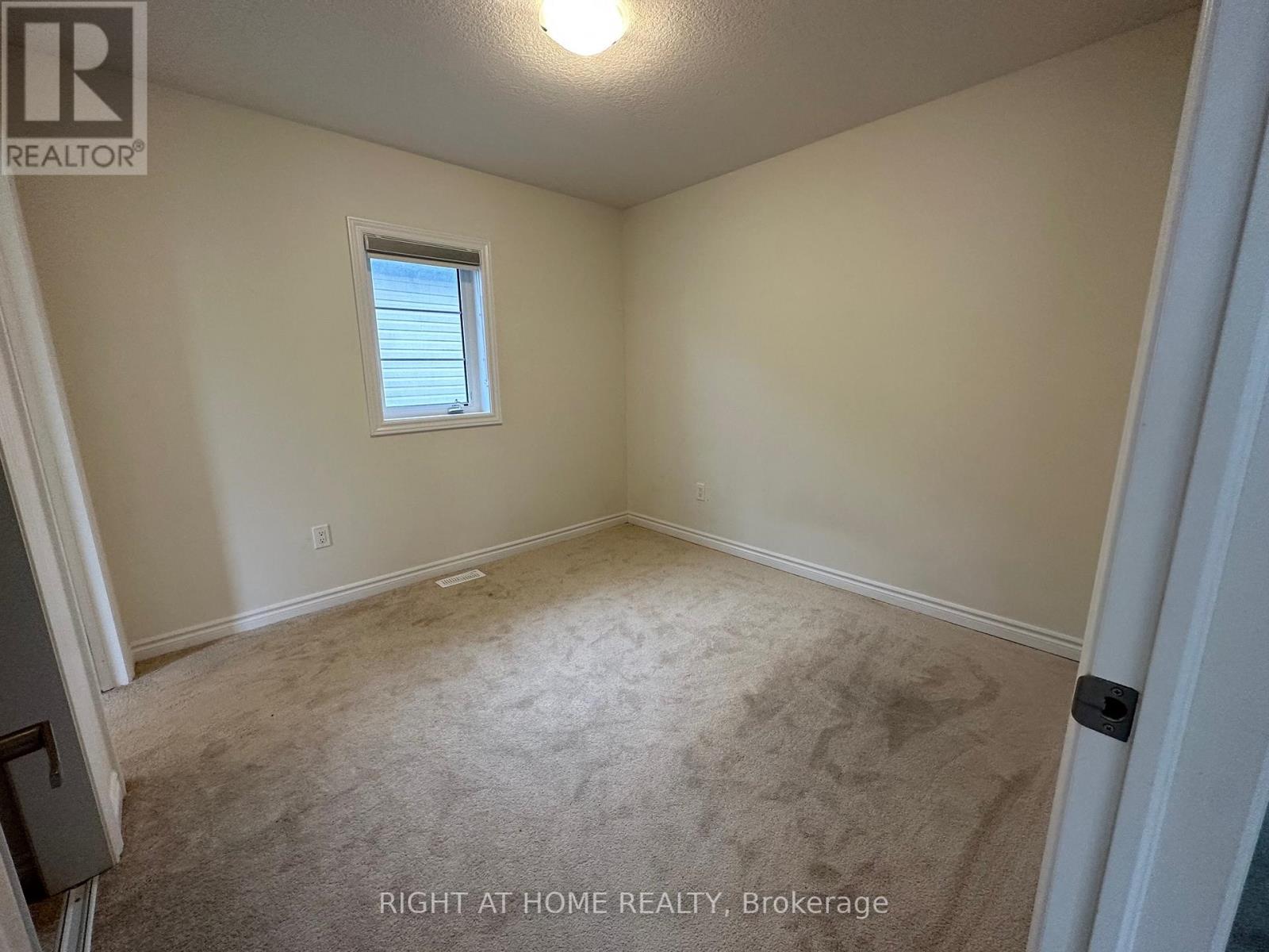 Upper - 3 Bee Crescent, Brantford, Ontario N3T 0V7 - Photo 27 - X12411087