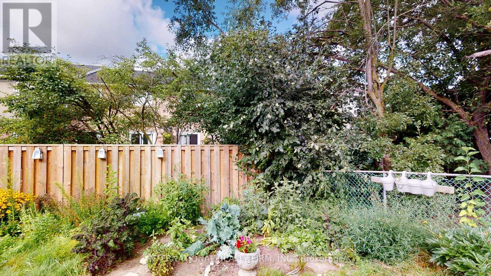 19 Lillooet Crescent S, Richmond Hill, Ontario L4C 5A6 - Photo 15 - N12475882