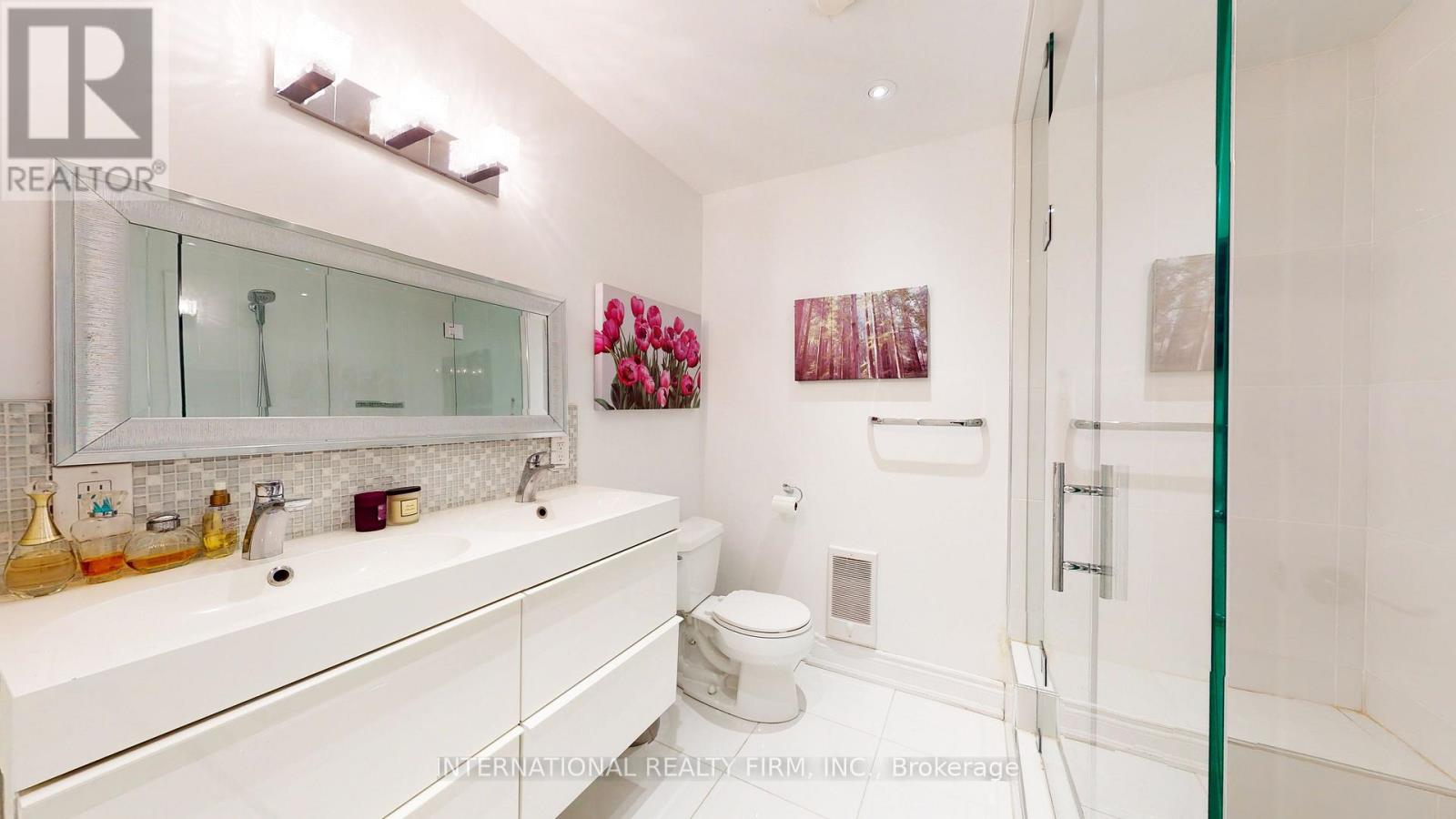 19 Lillooet Crescent S, Richmond Hill, Ontario L4C 5A6 - Photo 19 - N12475882