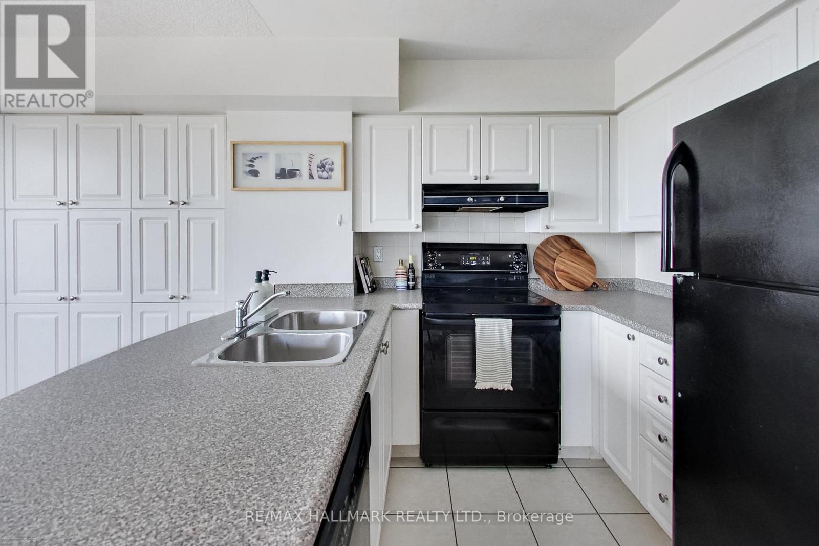 702 - 5 Emerald Lane, Vaughan, Ontario  L4J 8P7 - Photo 12 - N12387535