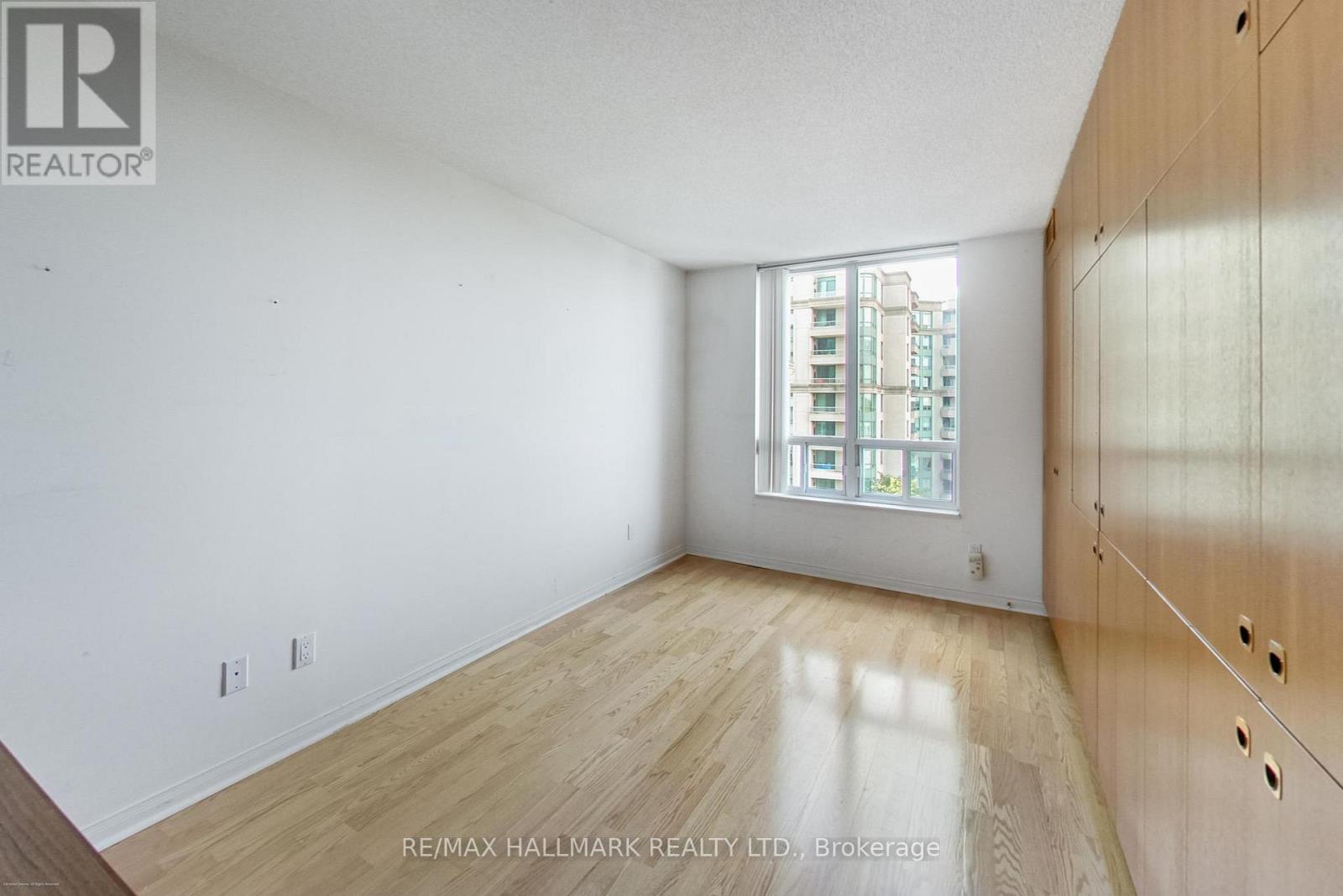 702 - 5 Emerald Lane, Vaughan, Ontario  L4J 8P7 - Photo 6 - N12387535