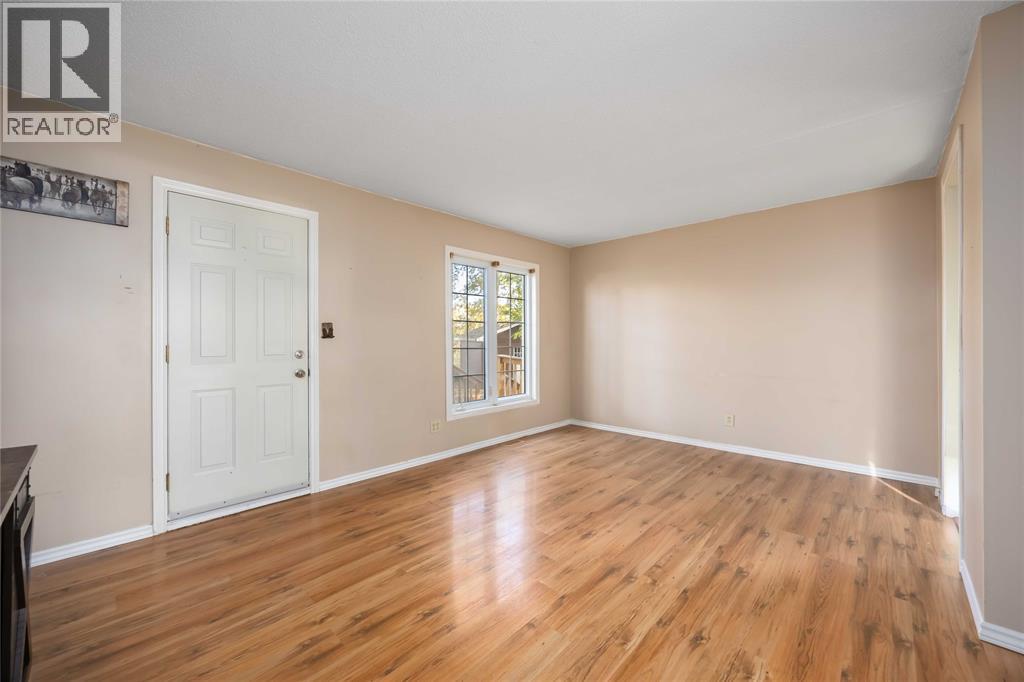 124 Fairview Place, Sarnia, Ontario N7S 4E1 - Photo 6 - 25022468